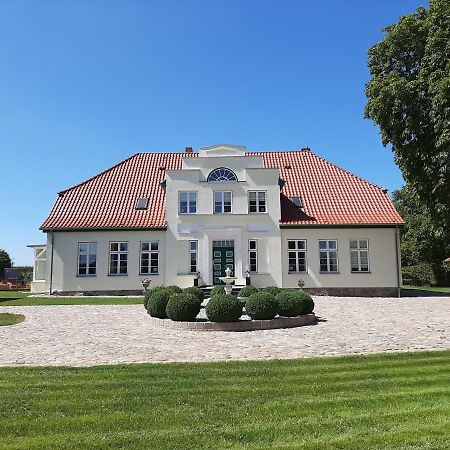Gutshaus Neu Farpen Hotel Neuburg  Екстериор снимка