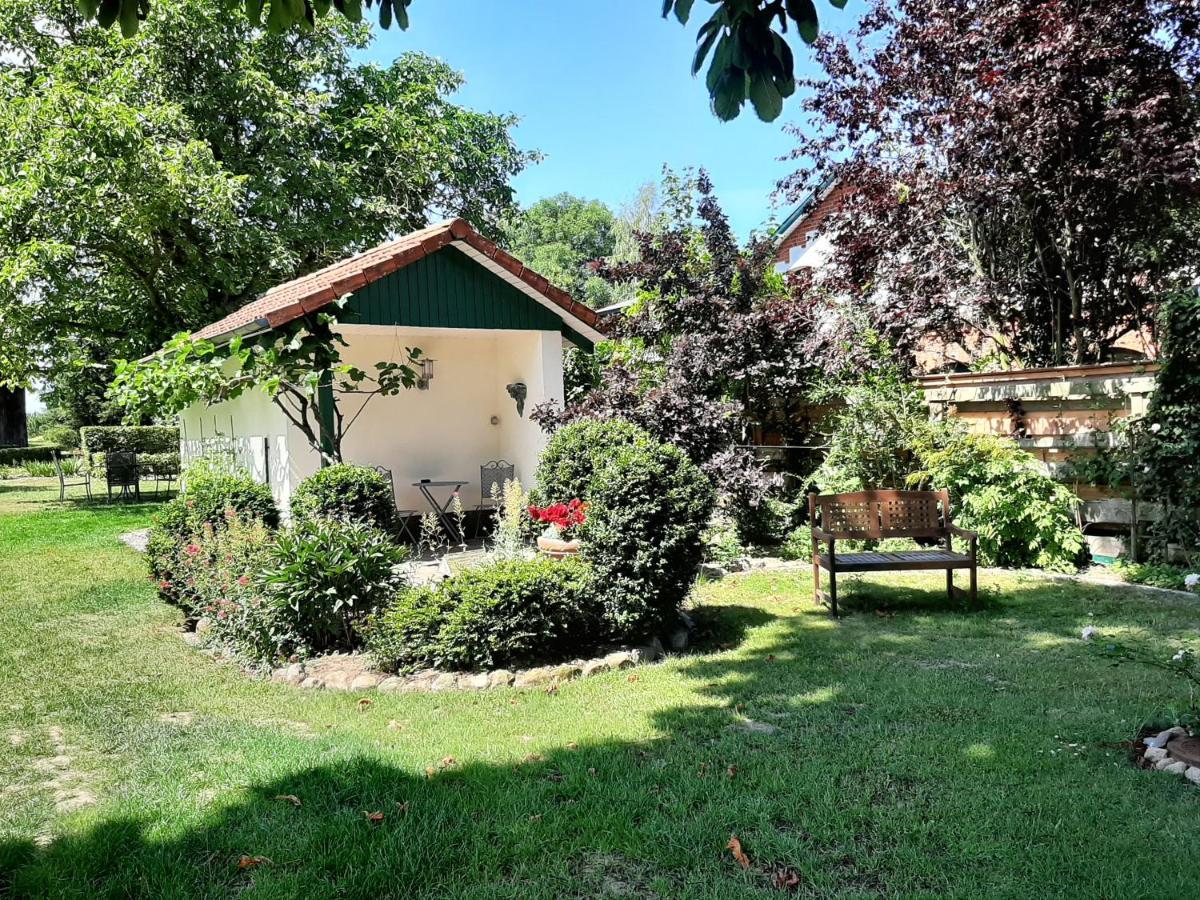 Gutshaus Neu Farpen Hotel Neuburg  Екстериор снимка