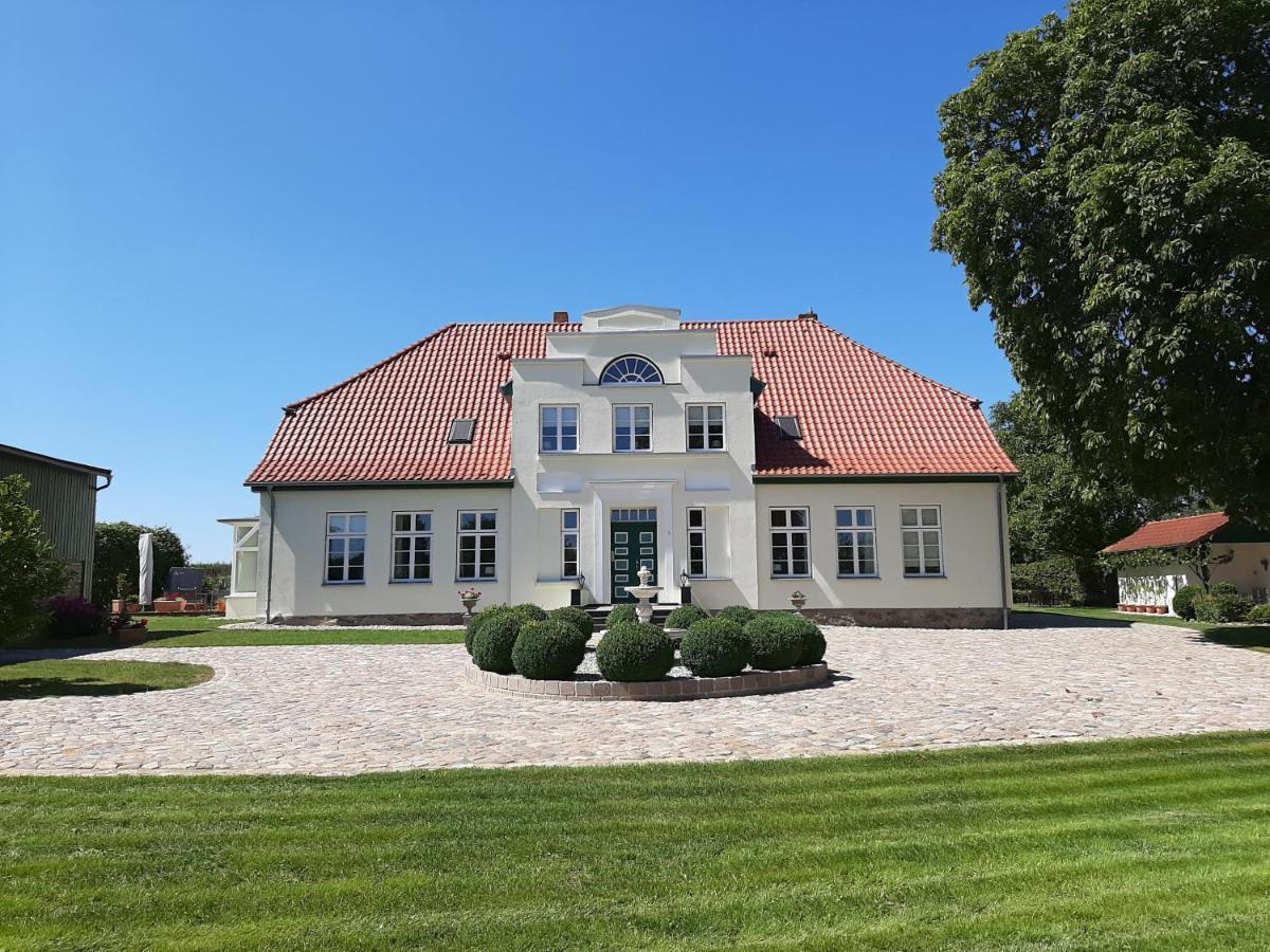 Gutshaus Neu Farpen Hotel Neuburg  Екстериор снимка